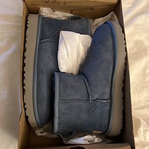 Blue Uggs , never worn and in GREAT condition!